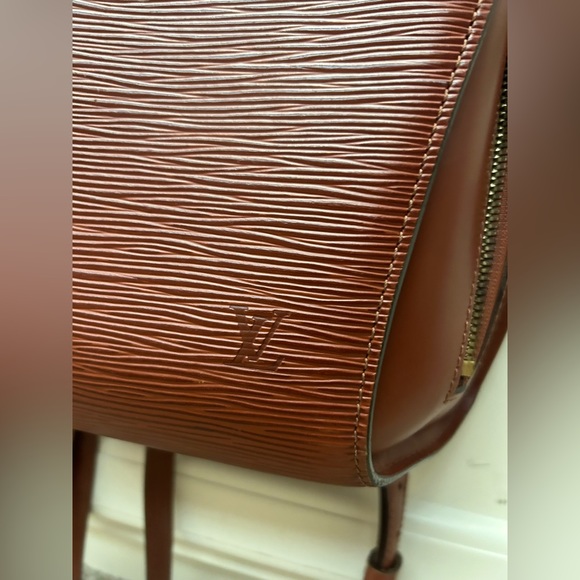 Original Louis Vuitton bag. Backpack style. Barely used! - Picture 5 of 8